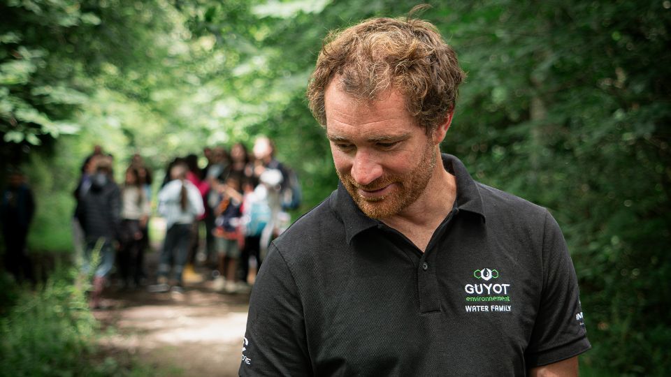 Benjamin Dutreux, notre ambassadeur skipper, présent pour l'inauguration de la Water Forest School.