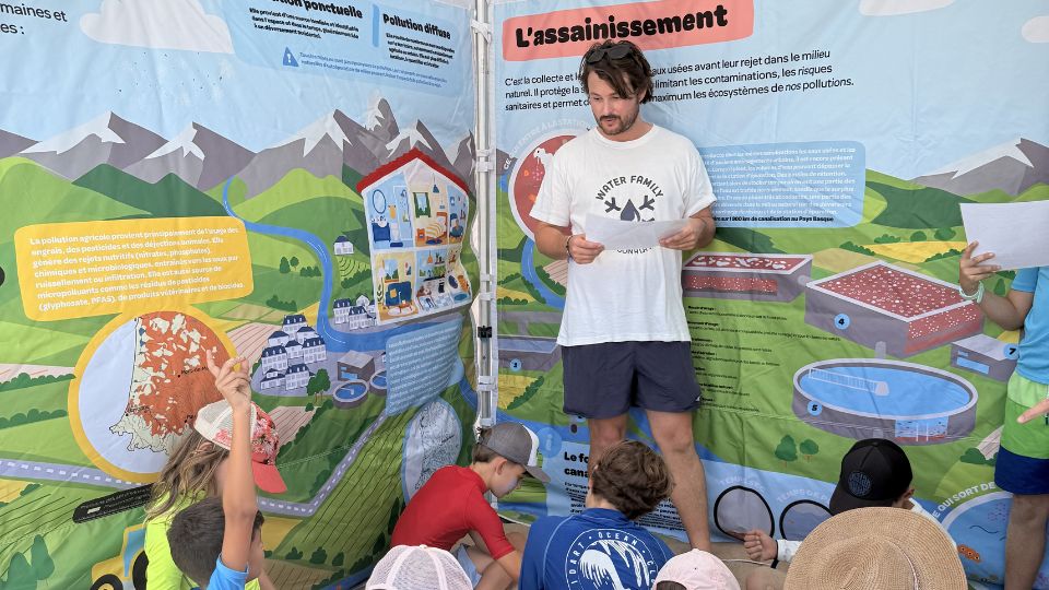 Micropolluants - Le stand de sensibilisation sur le littoral