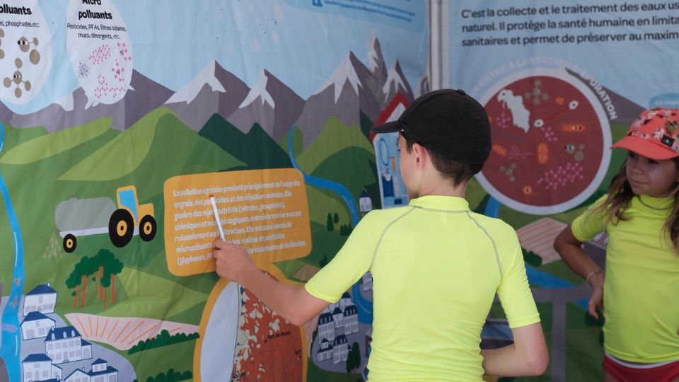 Micropolluants - Échange avec les enfants sur le stand